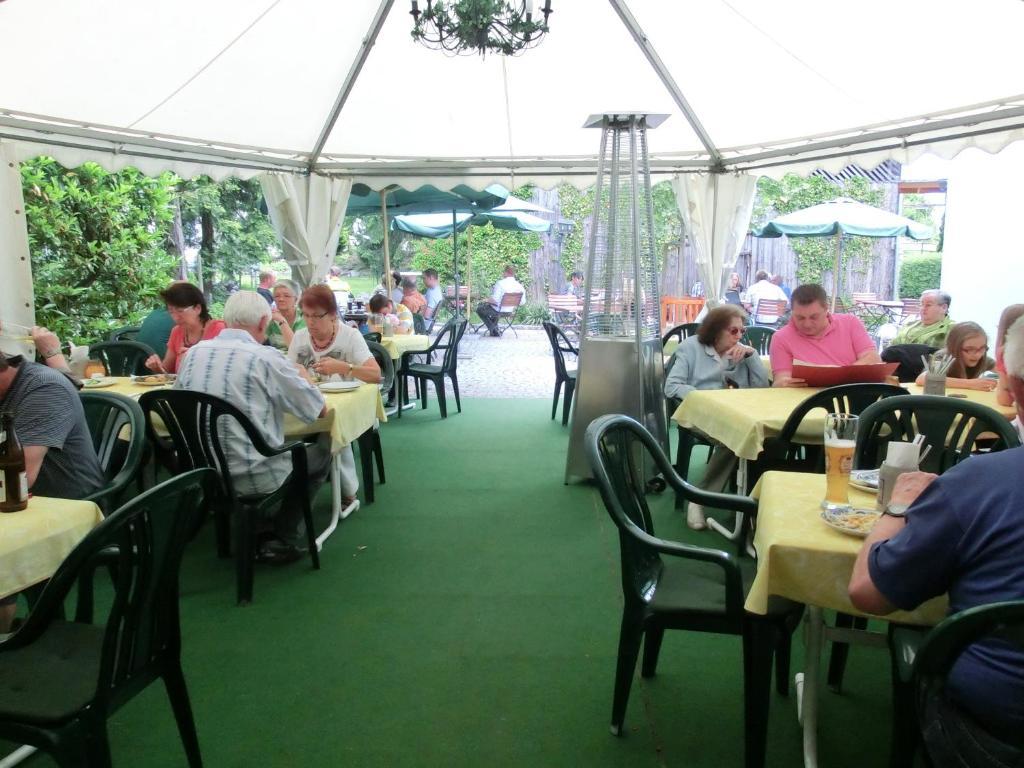 Landgasthof - Hotel Zum Stern Linden (Neustadt (Aisch)) Exterior foto